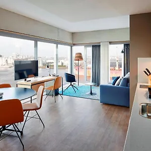 By Marriott Houthavens Hotell