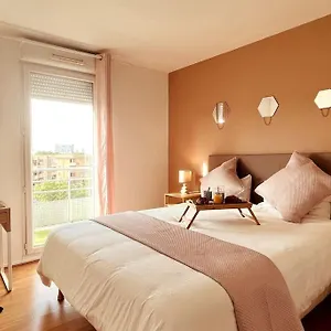 Penthouse De Standing: Vue Paris- 10min De L'aeroport - Parking Gratuit Appartement