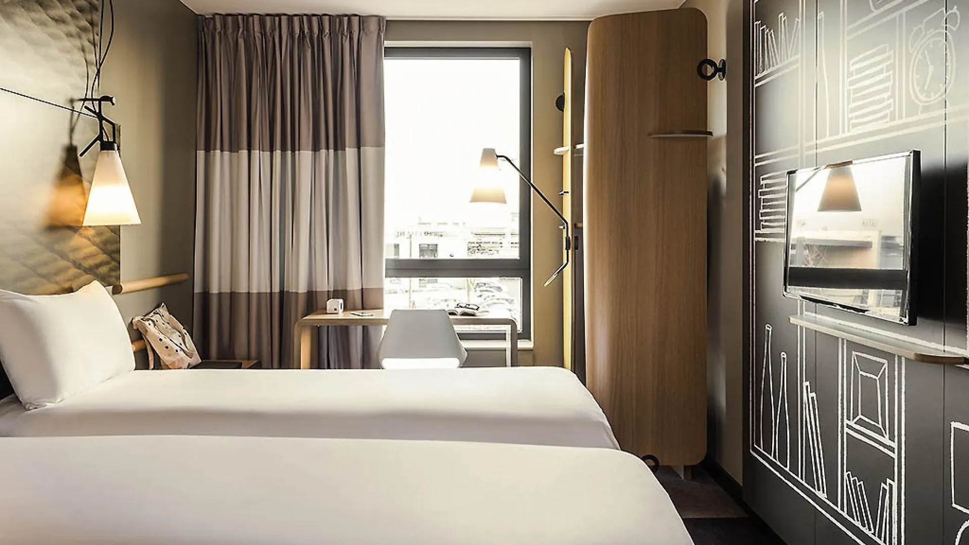 Hotel ibis Paris Coeur d'Orly Airport