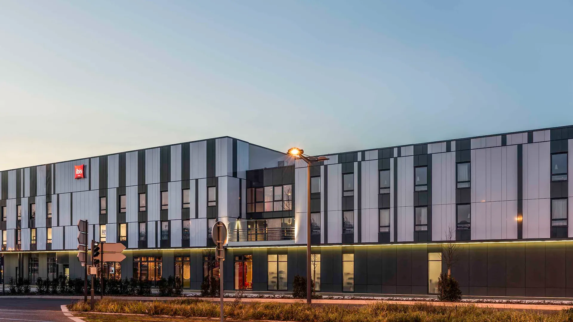 Hotel ibis Paris Coeur d'Orly Airport